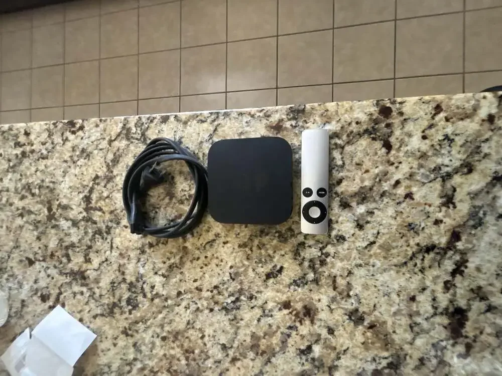 Apple TV 2nd Generation Media Streamer with Remote and Power Cable